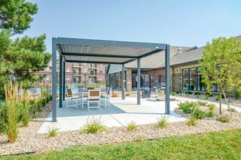 Northridge heights - amenities - pergola seating