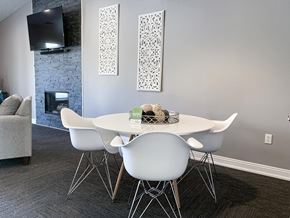 Lincoln townhouse for rent - Clubhouse lounge at Ridge Pointe Villas in Lincoln Nebraska