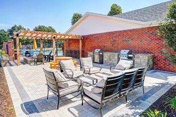 Amenities - patio & grilling area