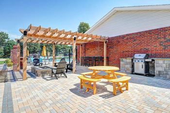 Amenities - patio picnic area
