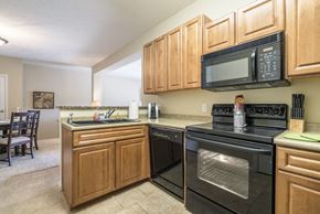 Lincoln townhouse for rent - Open kitchen at Ridge Pointe Villas in south Lincoln NE