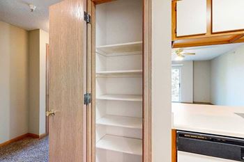 1-Bed horizon (#112) - pantry
