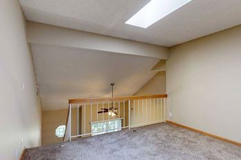 Renovated 2-bed purview (#16) - loft