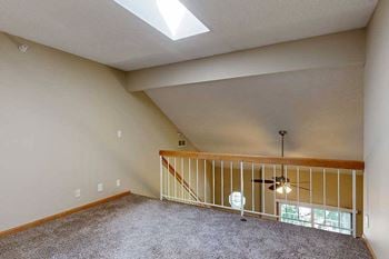 Renovated 2-bed purview (#16) - loft