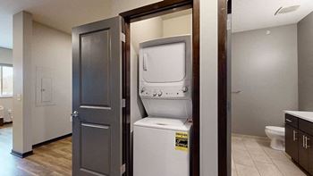 The conrad - august studio (#310) - laundry
