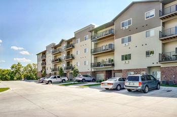 The-flats-at-shadow-creek-lincoln-ne-building-exteriors-11