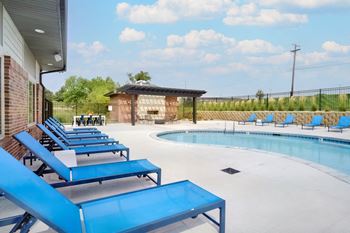 The-flats-at-shadow-creek-lincoln-ne-resort-style-pool-08