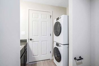 1-Bed chickadee #324 (dark cabinets) - bathroom laundry