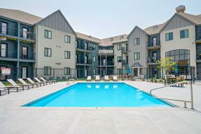 Lincoln apartment for rent - a resort style swimming pool with lounge charge surrounding it, in the center of an apartment courtyard