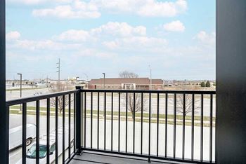 Studio hummingbird #328 (dark cabinets) - balcony 2