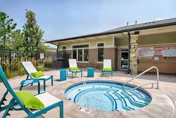 The-villas-at-wilderness-ridge-lincoln-ne-exterior-resort-style-pool-deck