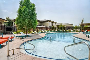 The-villas-at-wilderness-ridge-lincoln-ne-exterior-resort-style-pool-deck