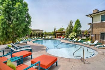 The-villas-at-wilderness-ridge-lincoln-ne-exterior-resort-style-pool-deck
