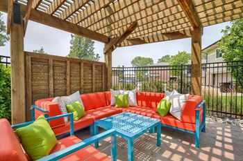 The-villas-at-wilderness-ridge-lincoln-ne-exterior-resort-style-pool-deck