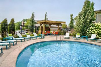 The-villas-at-wilderness-ridge-lincoln-ne-exterior-resort-style-pool-deck