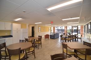 Annapolis apartment for rent - a common area with tables and chairs