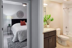 Baltimore townhouse for rent - Apartment bedroom and bath
