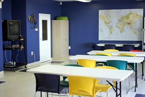 Annapolis apartment for rent - community room with blue walls and a map of the world on the wall