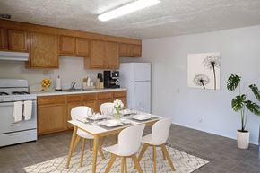 Baltimore apartment for rent - Kitchen with dining room