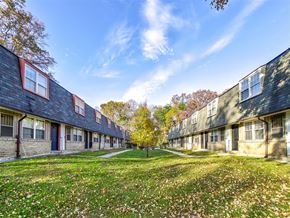 Baltimore apartment for rent - Northern Village community courtyard