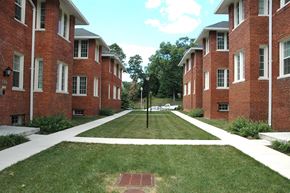 Washington apartment for rent - Exterior of buildings with walking paths