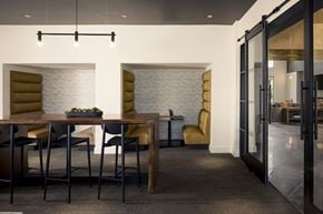 Del Valle apartment for rent - A coworking space with a wooden table and chairs.