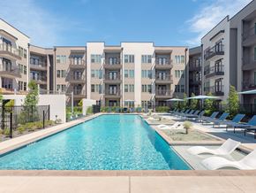 Houston apartment for rent - A large swimming pool in front of apartment buildings.