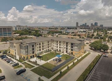 Fort Worth apartment for rent - Thrive on Crawford