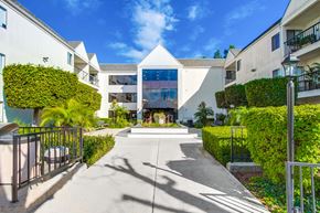 Santa Ana apartment for rent - the courtyard of a condo building with a fountain in the center