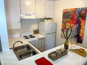 Long Beach apartment for rent - Spacious Studio Apartment in Paradise Gardens at Long Beach California.