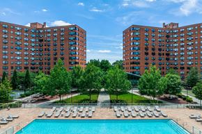 Philadelphia apartment for rent - Rittenhouse Hill Pool & Tanning Deck