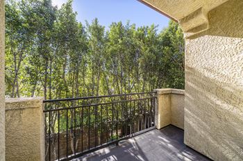 Extremely large patio / balcony