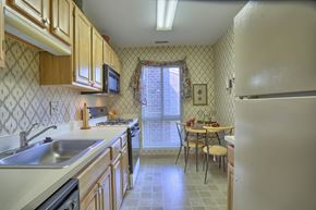 Harrisburg apartment for rent - Alot of countertop space
