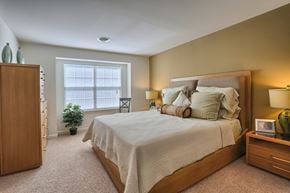Mechanicsburg apartment for rent - master bedroom with master bath
