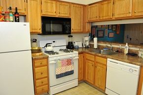 Harrisburg apartment for rent - Kitchen with wooden cabinets