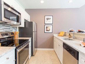Philadelphia apartment for rent - A modern kitchen with GE appliances