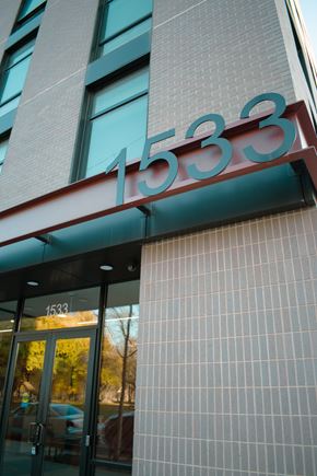 Chicago apartment for rent - A building with a glass door and a sign that reads 1533.