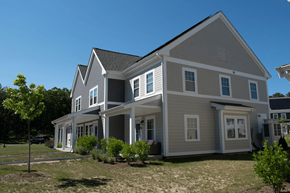 Sandwich apartment for rent - a large house with a grassy area in front of it