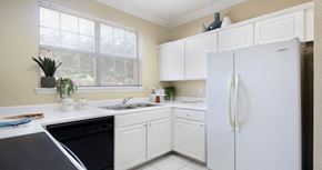 Urbandale apartment for rent - Spacious u-shaped kitchen, luxury apartments with bright white kitchen and side-by-side refrigerator at Saddlebrook apartments in Urbandale, Iowa