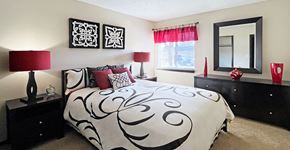 Omaha apartment for rent - Spacious bedroom with walk-in closet at Kensington Woods Apartments