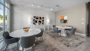 Houston apartment for rent - table