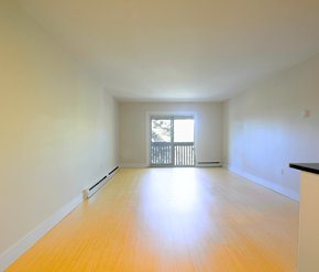 Bedford apartment for rent - 23 Glen Moir Living Room