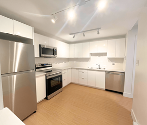 Fredericton apartment for rent - A kitchen with a refrigerator, oven, microwave, and sink.