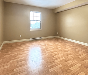 Dieppe apartment for rent - A room with wooden flooring and a window.