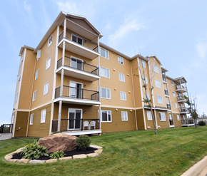 Dieppe apartment for rent - A large apartment building with a balcony on the second floor.