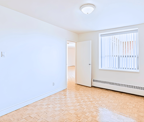 Kitchener apartment for rent - Ridgeway and Somerset bedroom