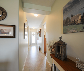 Riverview apartment for rent - Strathmore Apartments Hallway