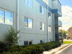 Arvada apartment for rent - A modern apartment building with a balcony on the second floor.