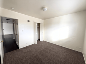 Denver apartment for rent - A room with carpeted floor and white walls at Townview Plaza Apartments, Denver, 80204  .