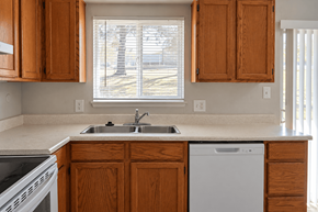Westminster apartment for rent - kitchen with window